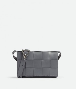 Bottega Veneta Cassette Miesten Crossbody Laukut Harmaat | SN-BTGV594833