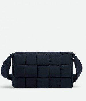 Bottega Veneta Maxi Pehmustettu Tech Cassette Miesten Crossbody Laukut Indigo | SN-BTGV594852