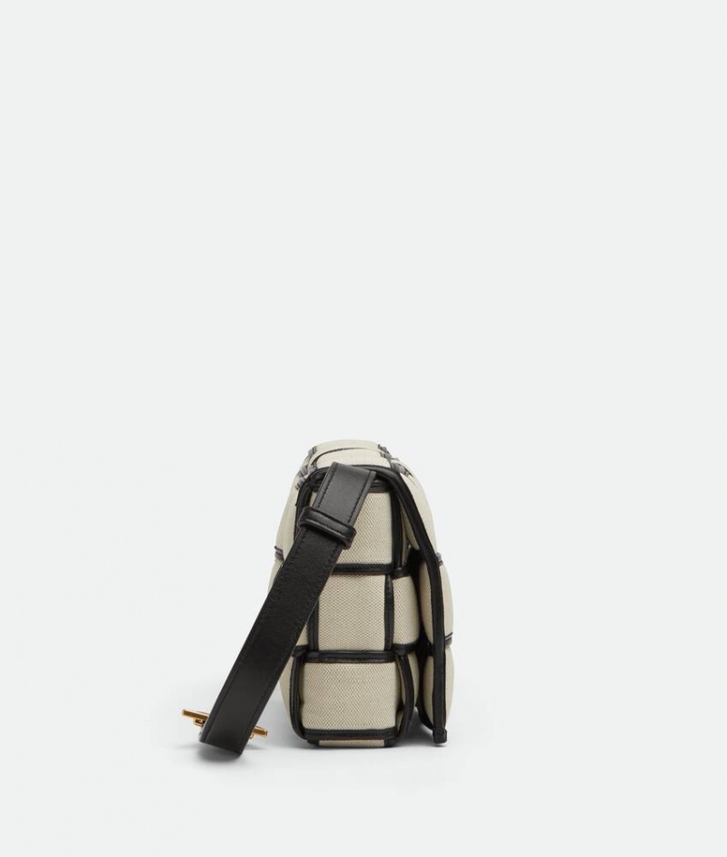 Bottega Veneta Pehmustettu Cassette Naisten Crossbody Laukut Beige Mustat | SN-BTGV593392